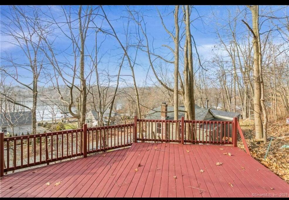 Cheerful Home With Amazing Lake View New Fairfield Exterior photo
